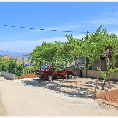 Apartment In With Sea View, Terrace, Air Conditioning, Wi-fi Slatine