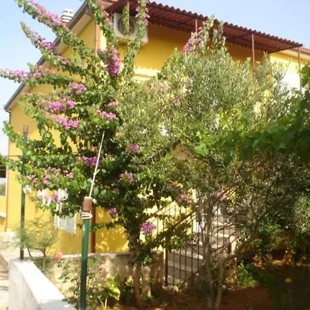 In With Sea View, Terrace, Air Conditioning, Wi-fi Apartment Slatine