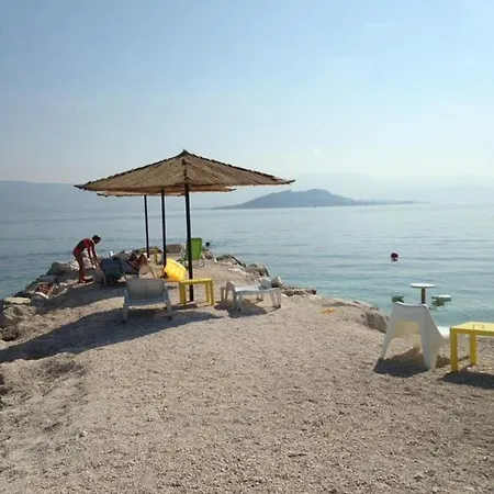Apartment In With Sea View, Terrace, Air Conditioning, Wi-fi Slatine