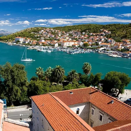 Apartment In With Sea View, Terrace, Air Conditioning, Wi-fi